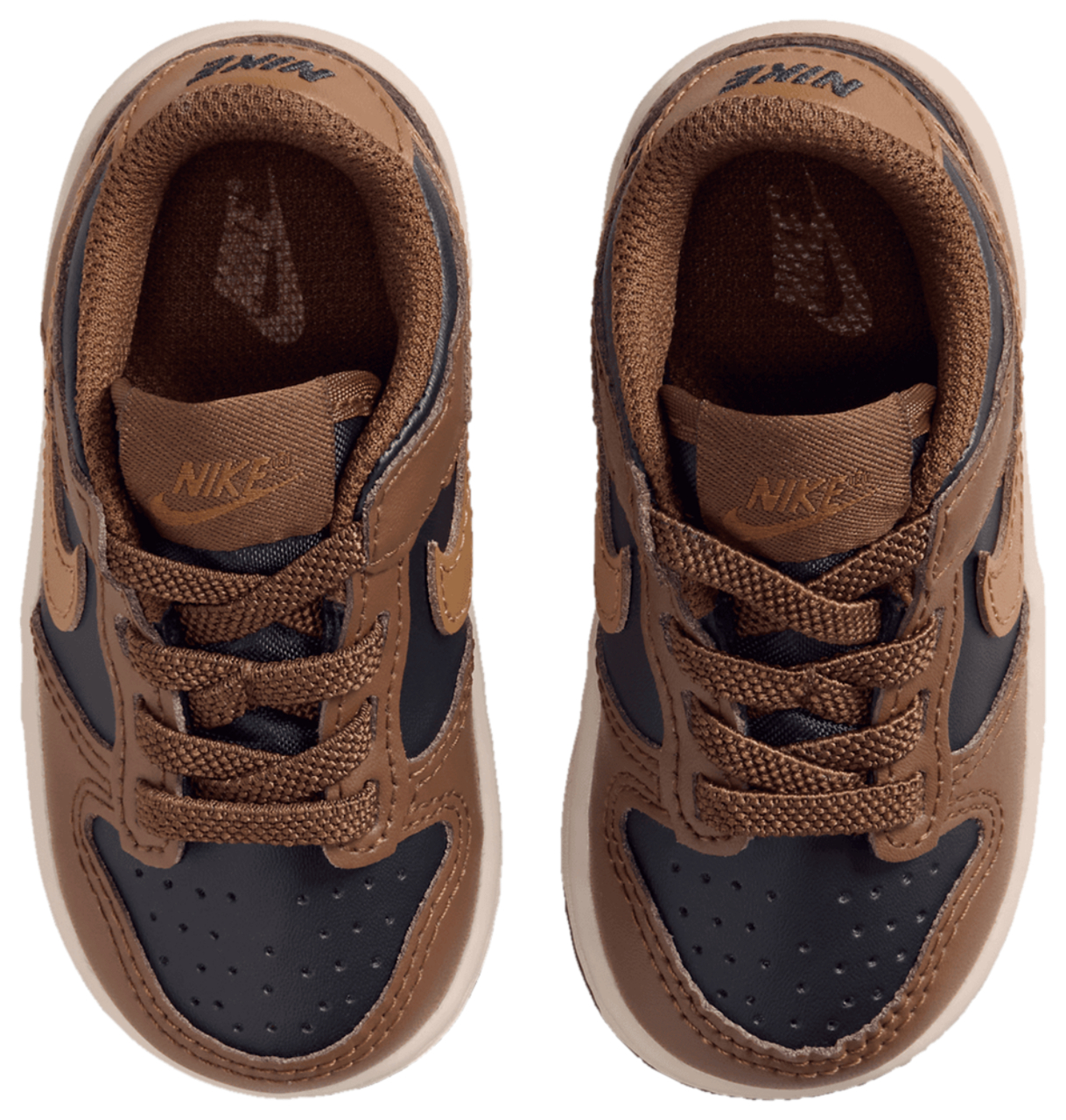 Nike Dunk Low Image 4 of 7. Tap to open photo gallery.