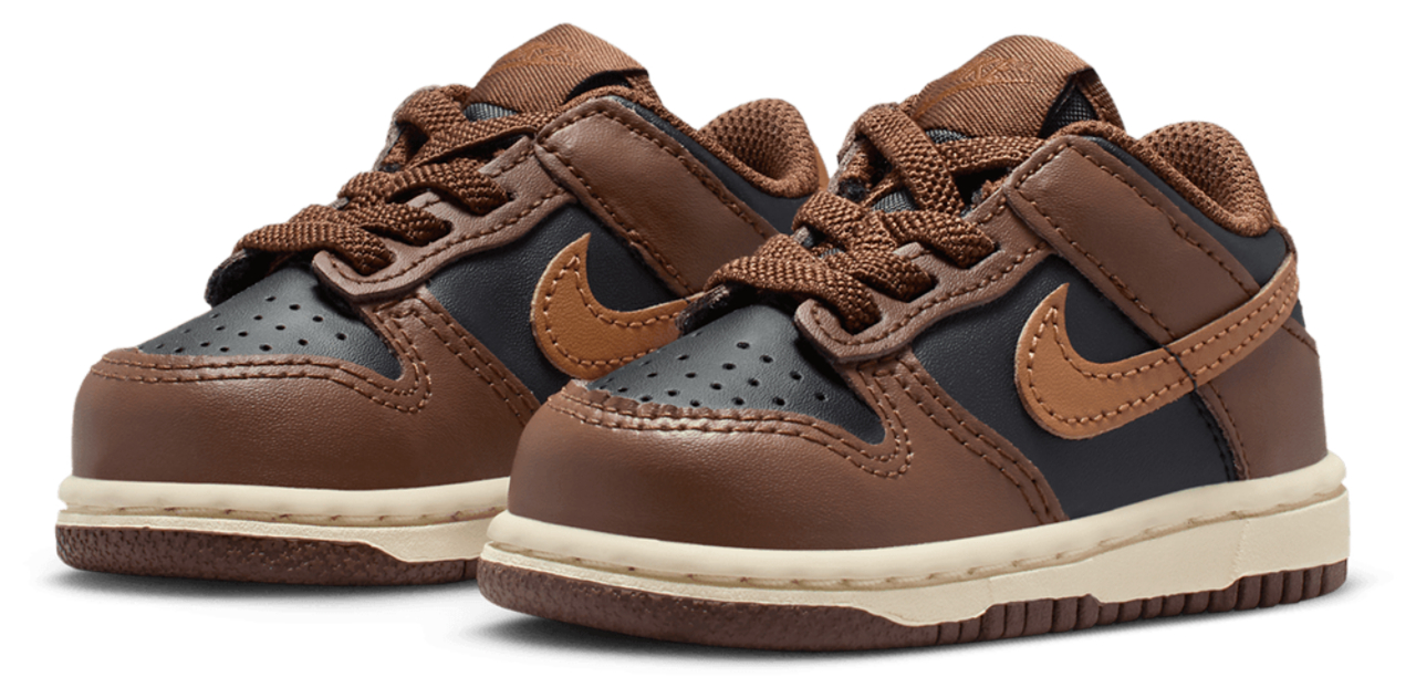 Nike Dunk Low Image 6 of 7. Tap to open photo gallery.