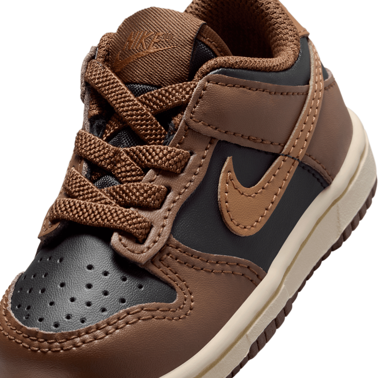 Nike Dunk Low Image 7 of 7. Tap to open photo gallery.