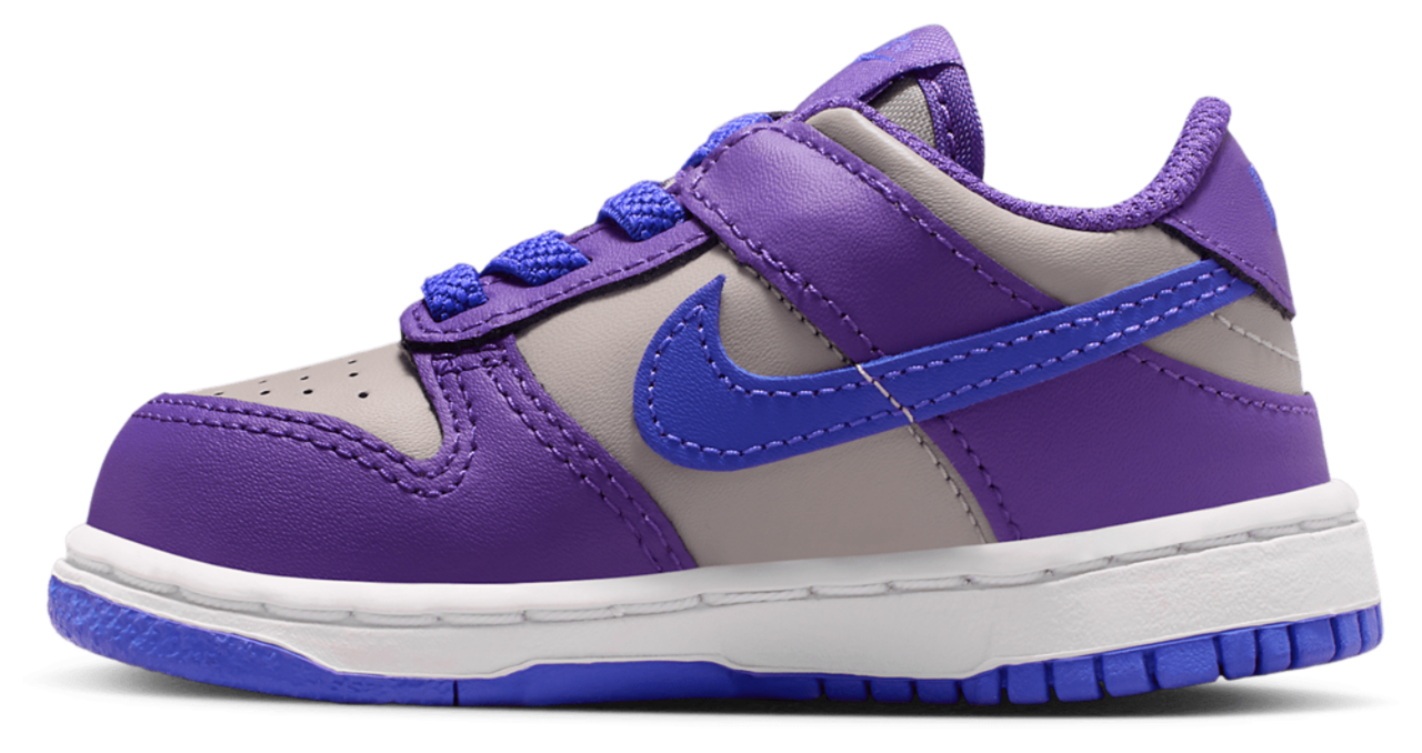 Nike Dunk Low Image 2 of 7. Tap to open photo gallery.