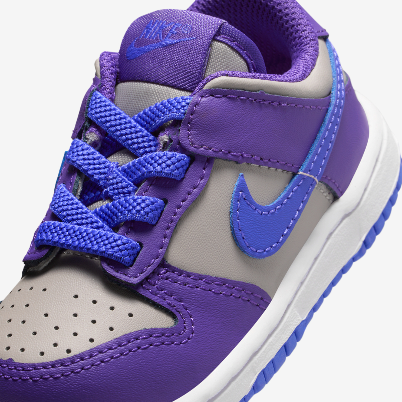 Nike Dunk Low Image 7 of 7. Tap to open photo gallery.