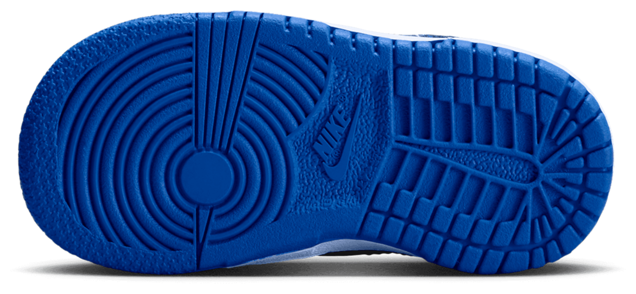 Nike Dunk Low  Image 5 of 7. Tap to open photo gallery.