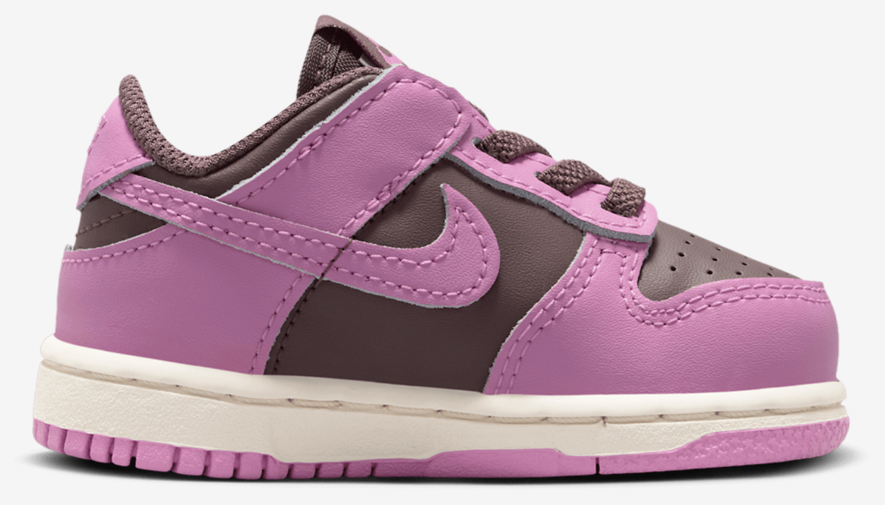 Nike Dunk Low Image 1 of 7. Tap to open photo gallery.
