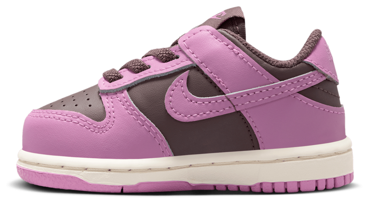 Nike Dunk Low Image 2 of 7. Tap to open photo gallery.