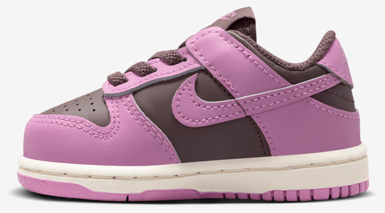 Nike Dunk Low Image 2 of 7. Tap to open photo gallery.