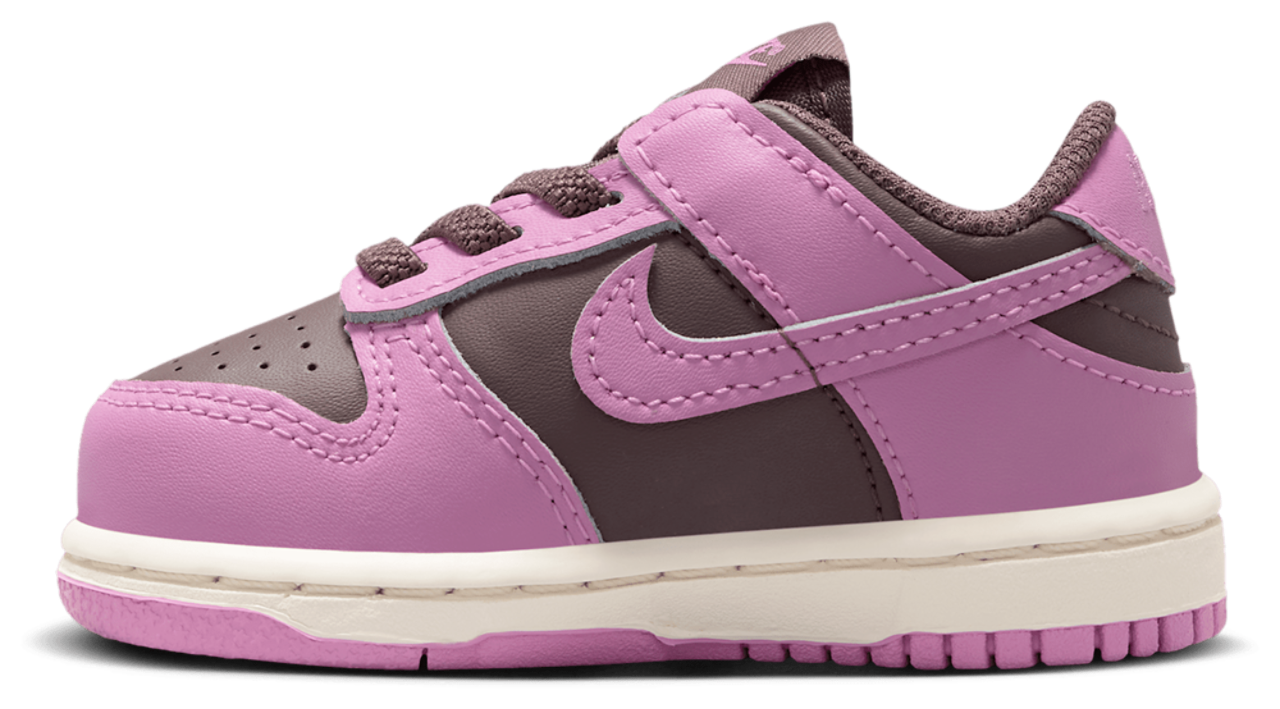 Nike Dunk Low Image 2 of 7. Tap to open photo gallery.