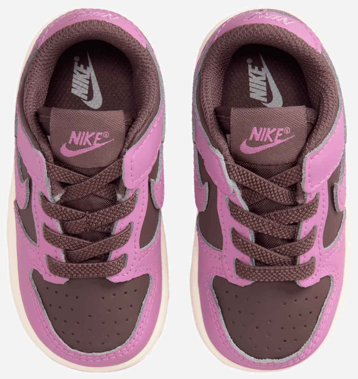 Nike Dunk Low Image 4 of 7. Tap to open photo gallery.