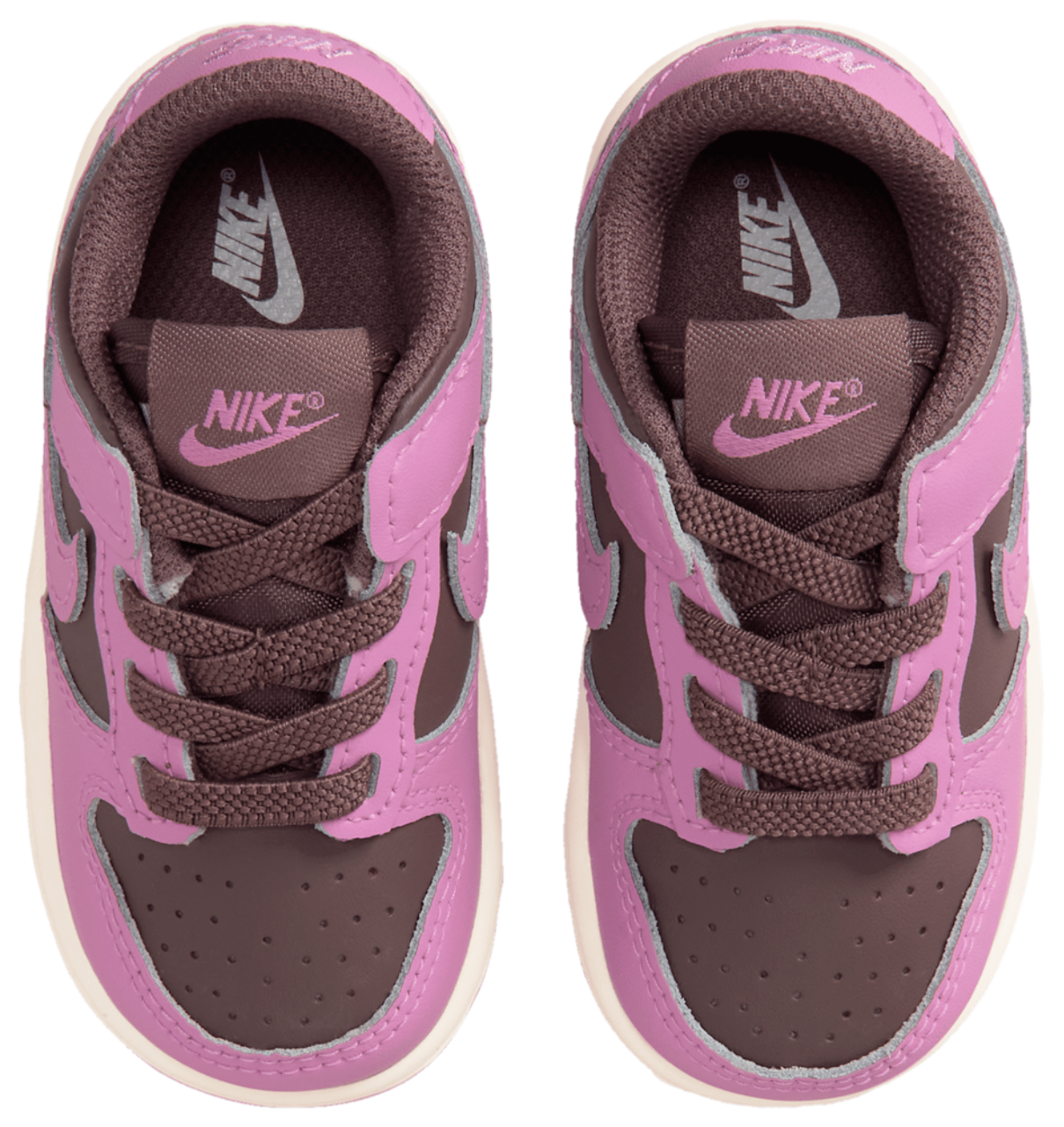 Nike Dunk Low Image 4 of 7. Tap to open photo gallery.