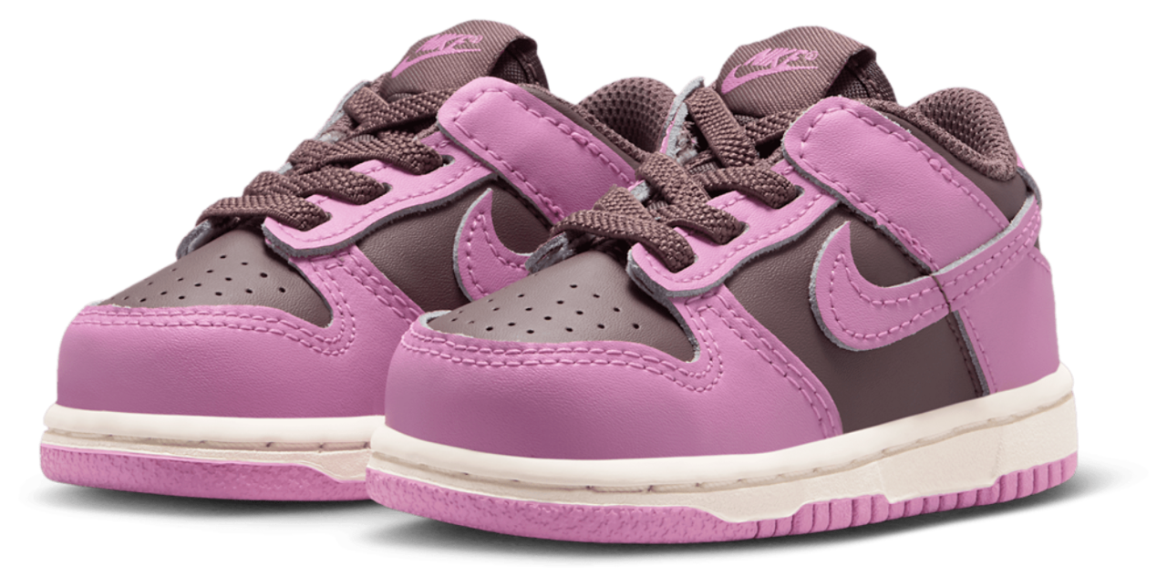 Nike Dunk Low Image 6 of 7. Tap to open photo gallery.