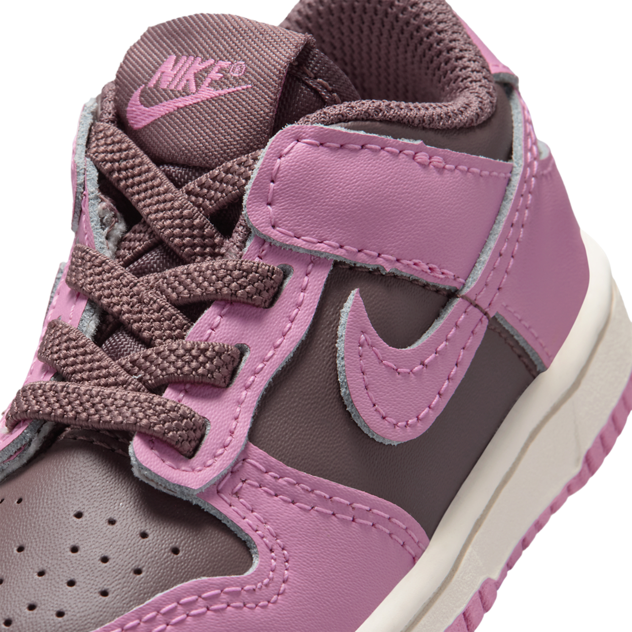 Nike Dunk Low Image 7 of 7. Tap to open photo gallery.