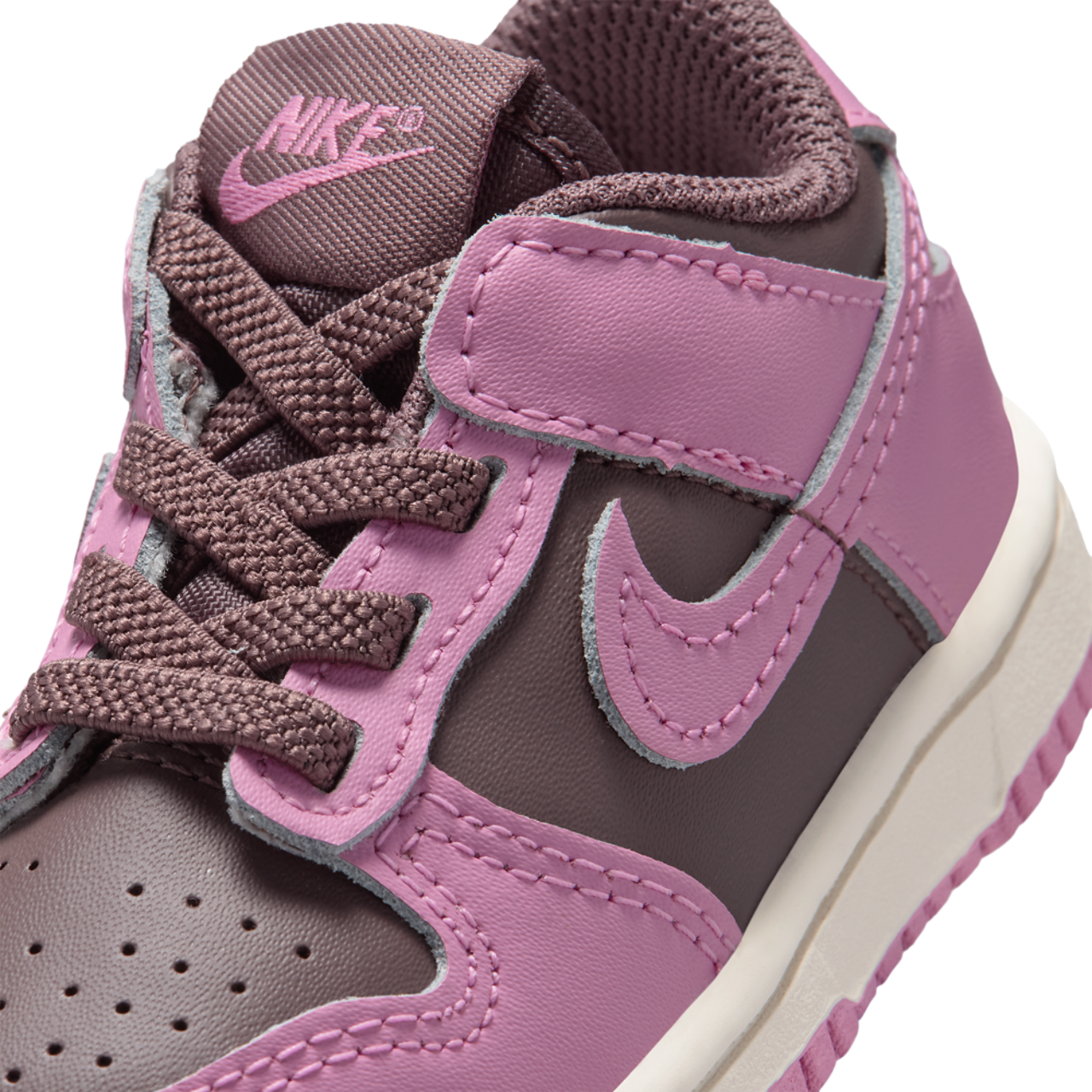 Nike Dunk Low Image 7 of 7. Tap to open photo gallery.