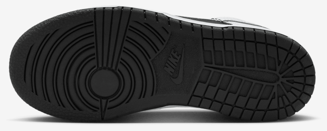 Nike Dunk Low Image 5 of 5. Tap to open photo gallery.