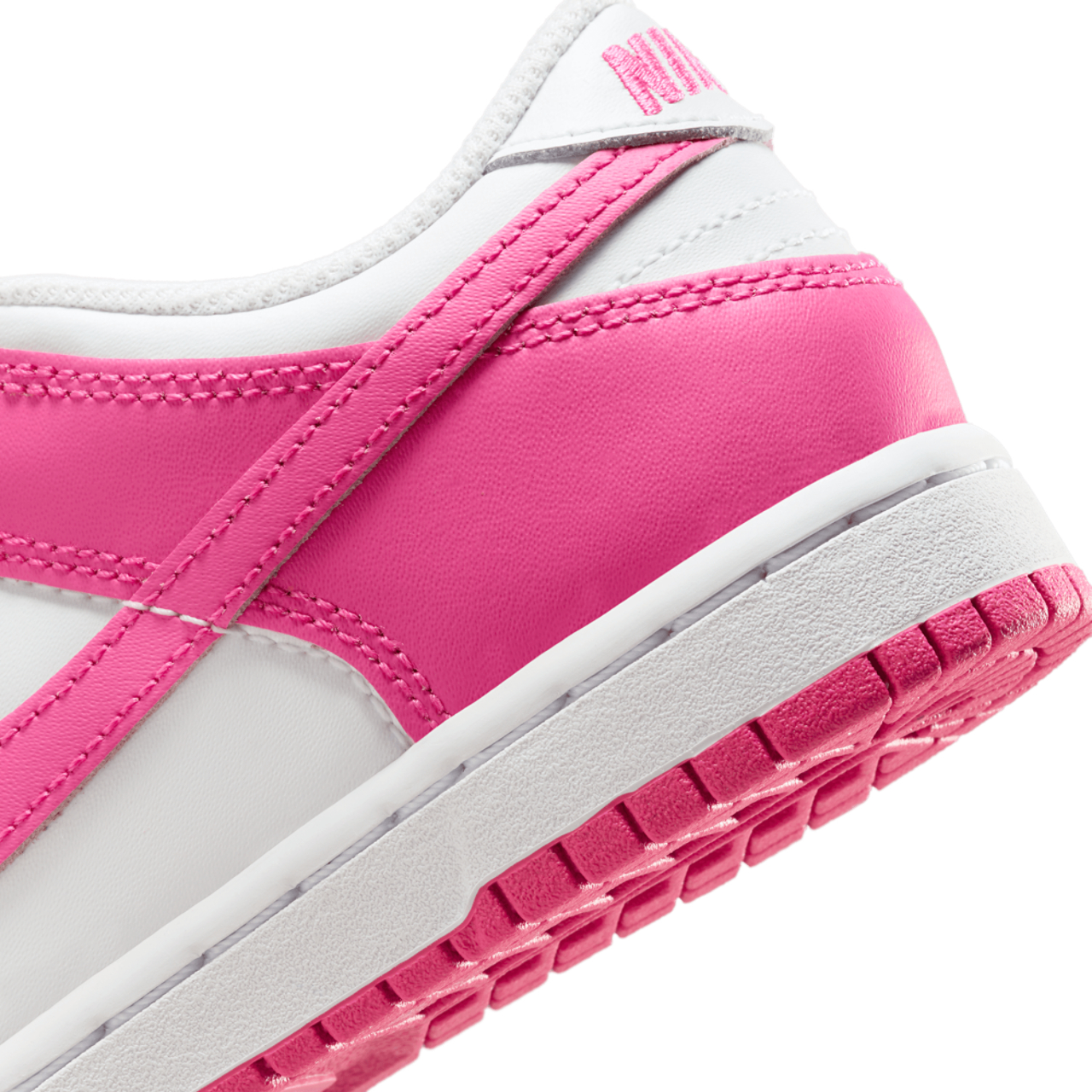 Nike Dunk Low Image 6 of 8. Tap to open photo gallery.