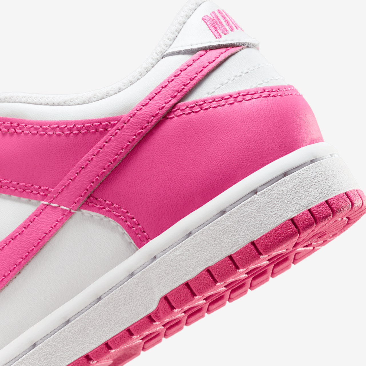 Nike Dunk Low Image 6 of 8. Tap to open photo gallery.