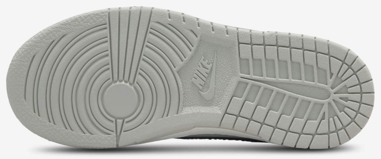 Nike Dunk Low Image 5 of 5. Tap to open photo gallery.
