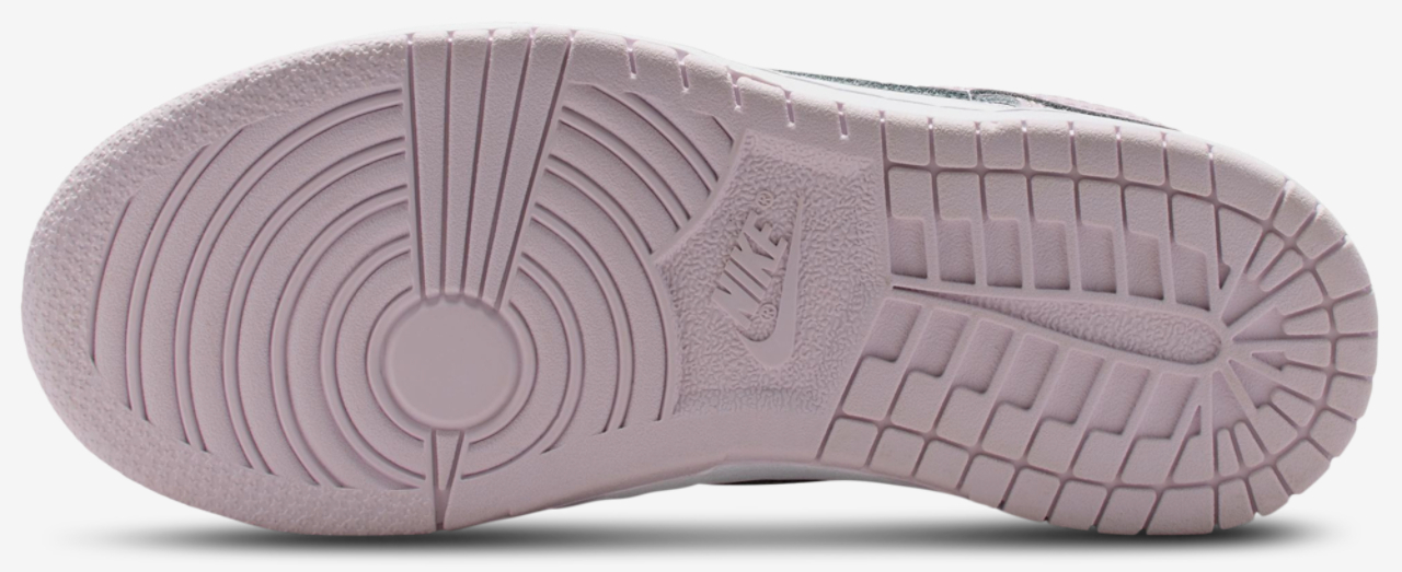 Nike Dunk Low Image 5 of 5. Tap to open photo gallery.