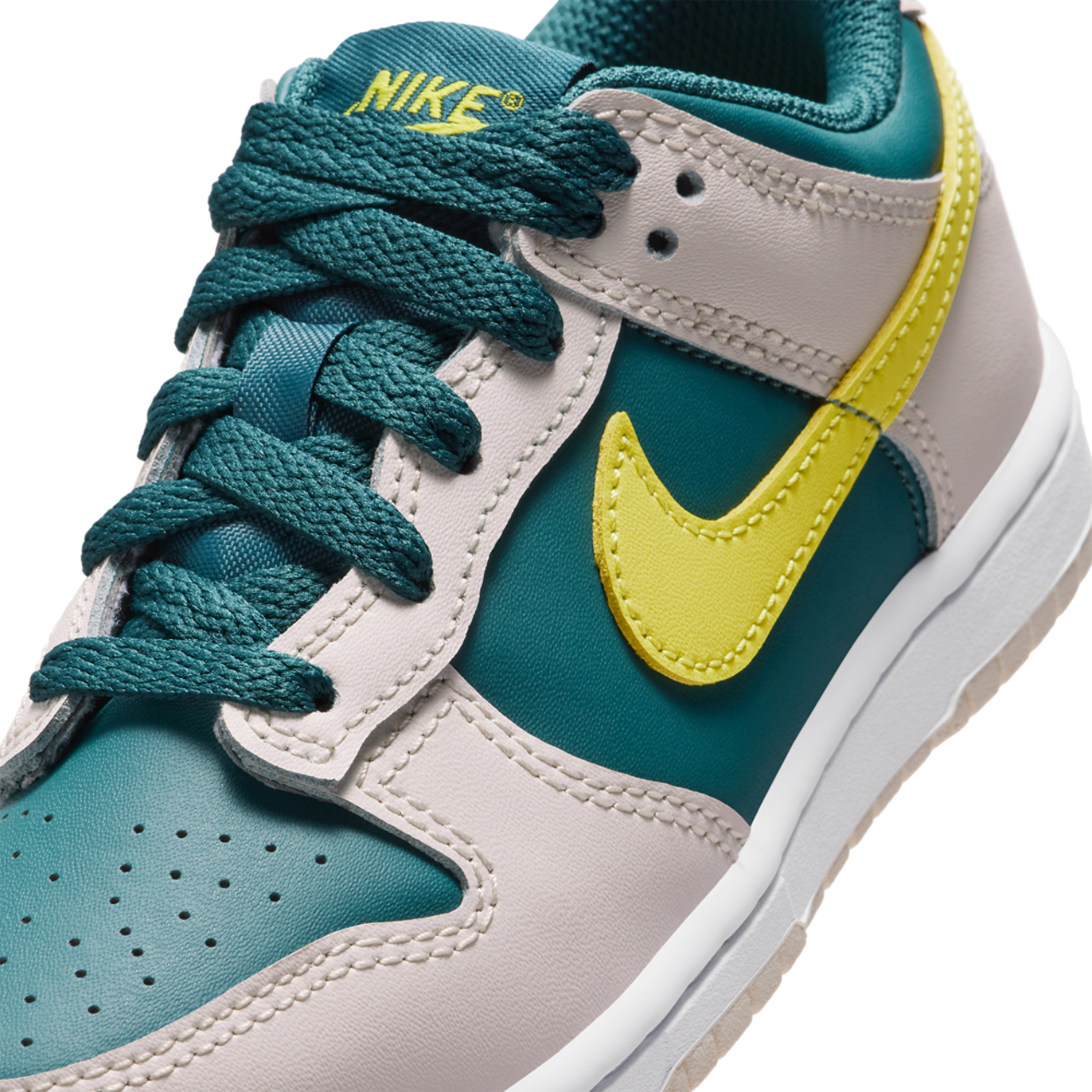 Nike Dunk Low Image 7 of 8. Tap to open photo gallery.
