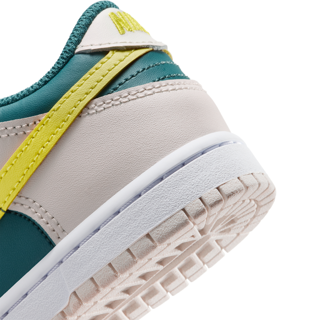 Nike Dunk Low Image 8 of 8. Tap to open photo gallery.