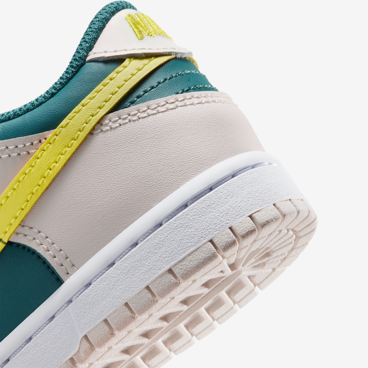 Nike Dunk Low Image 8 of 8. Tap to open photo gallery.