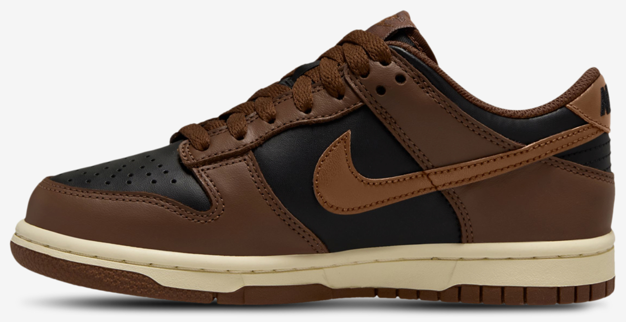 Nike Dunk Low Image 2 of 4. Tap to open photo gallery.
