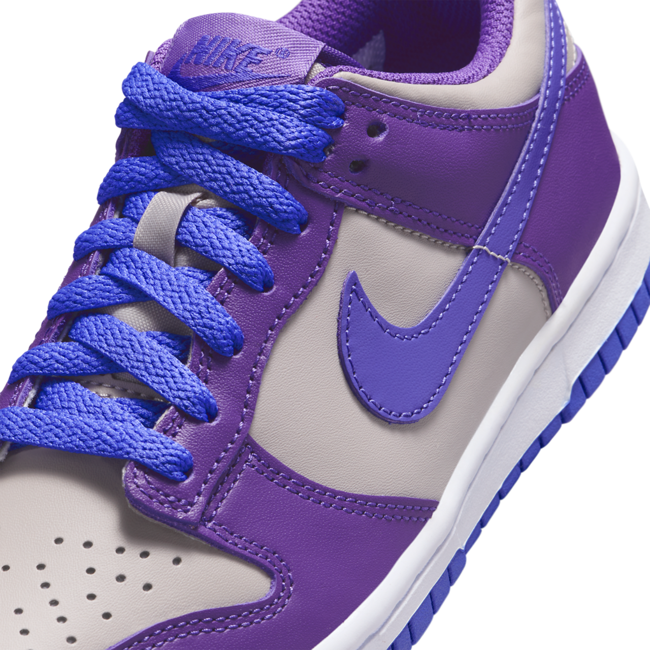 Nike Dunk Low Image 7 of 8. Tap to open photo gallery.