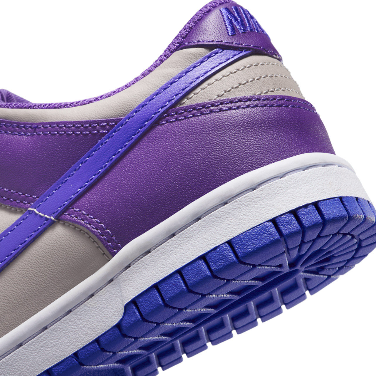 Nike Dunk Low Image 8 of 8. Tap to open photo gallery.