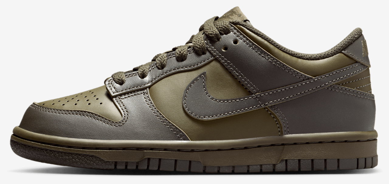 Nike Dunk Low Image 2 of 8. Tap to open photo gallery.