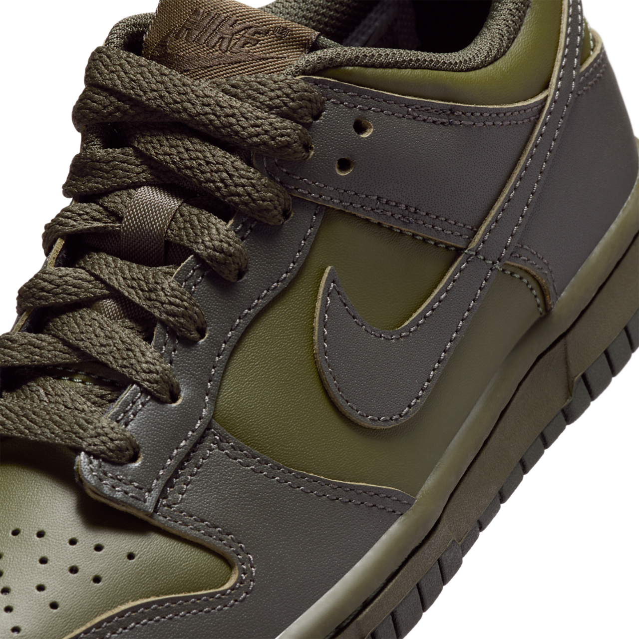 Nike Dunk Low Image 7 of 8. Tap to open photo gallery.