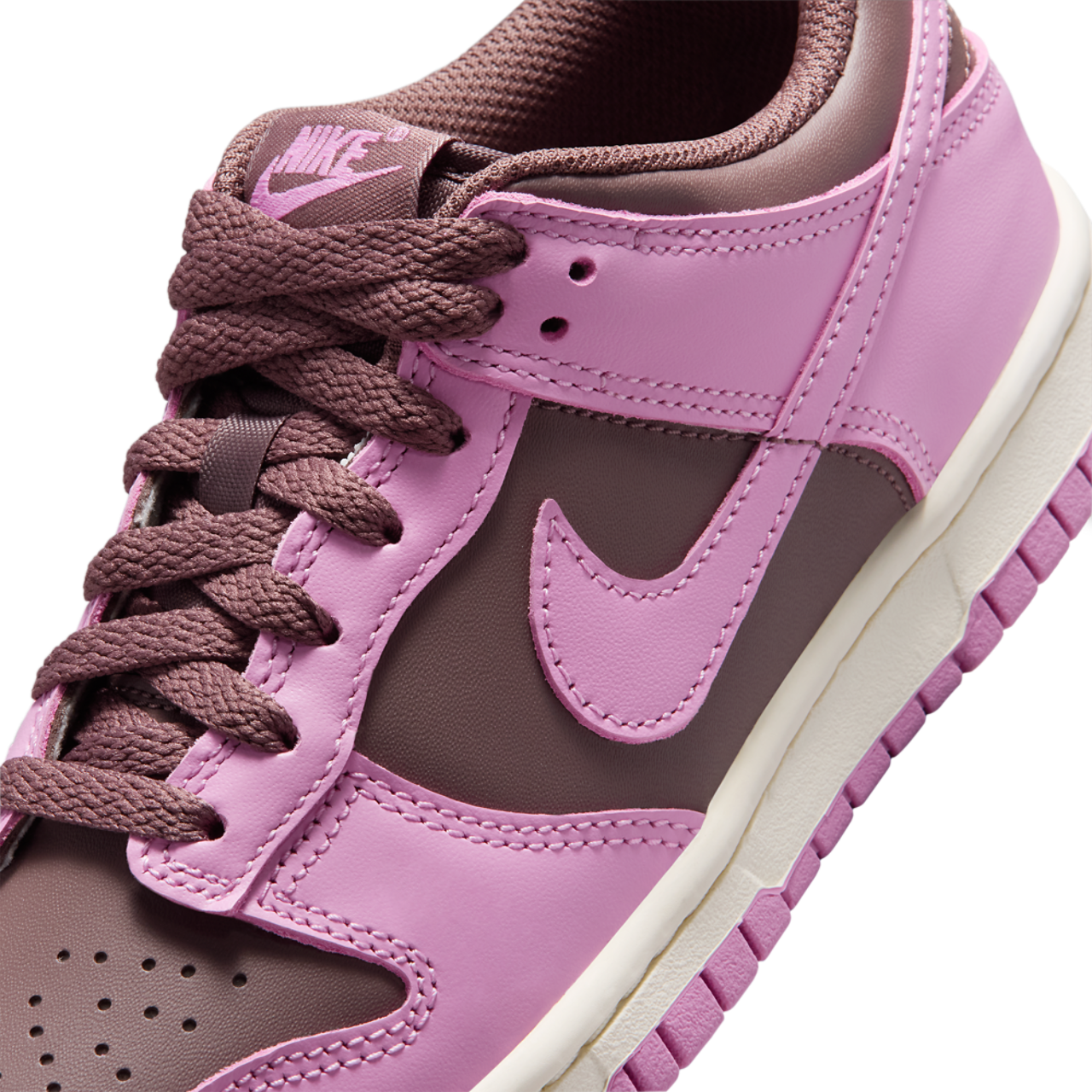 Nike Dunk Low Image 7 of 8. Tap to open photo gallery.