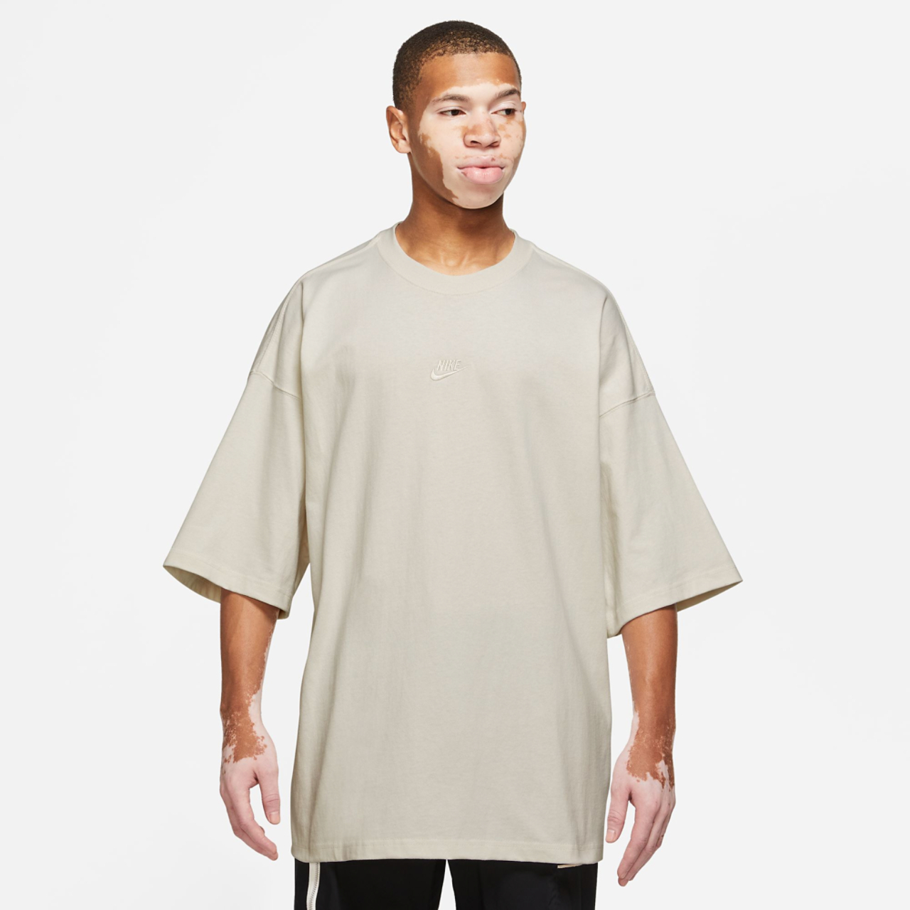 Nike NSW Premium Essentials SUST T-Shirt Image 2 of 3. Tap to open photo gallery.