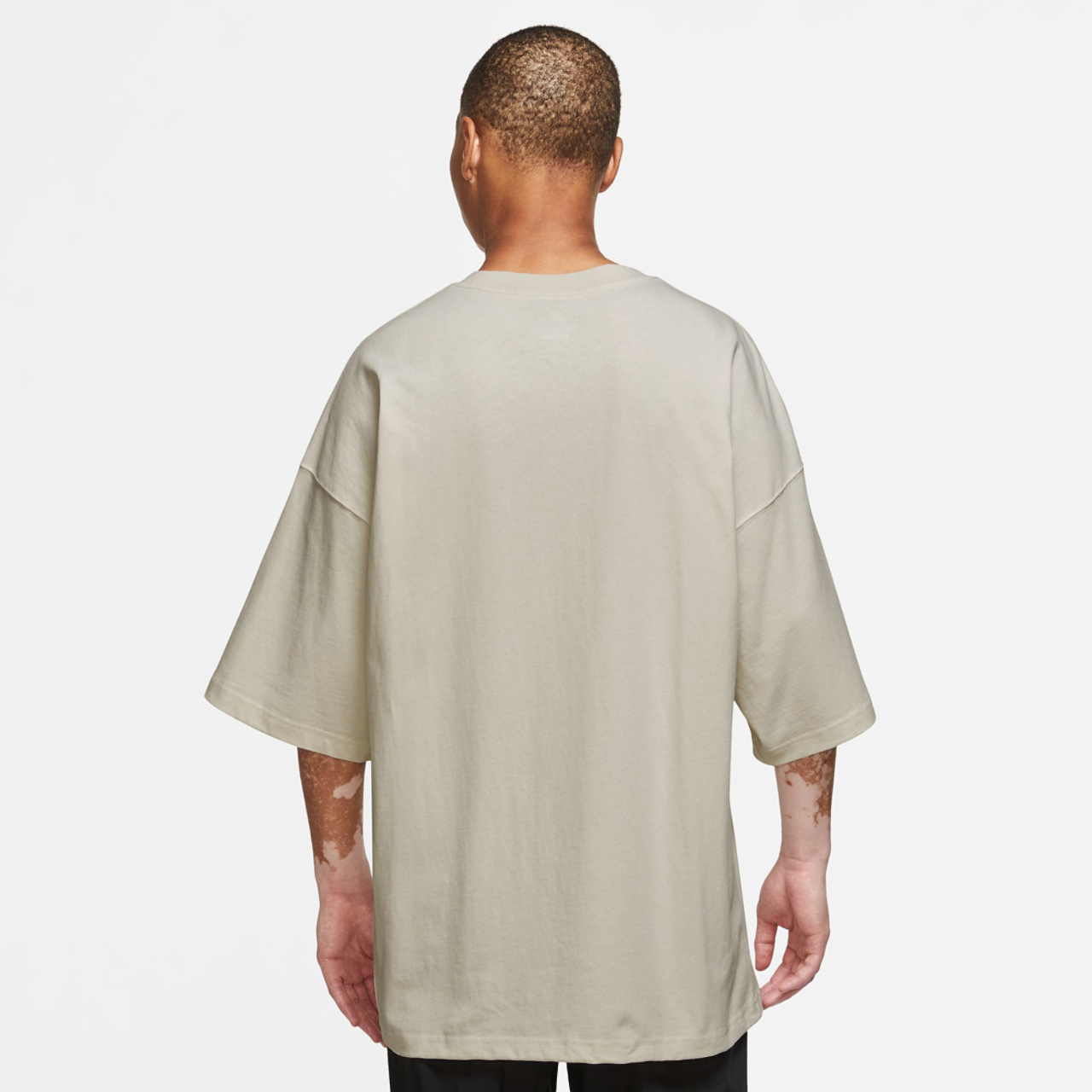 Nike NSW Premium Essentials SUST T-Shirt Image 3 of 3. Tap to open photo gallery.