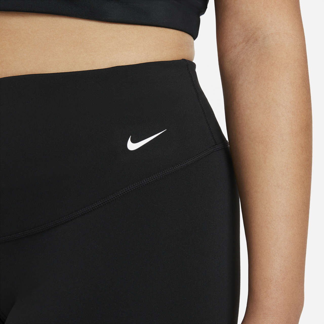 Nike Plus Size One MR 7" Tights 2.0 Image 4 of 7. Tap to open photo gallery.