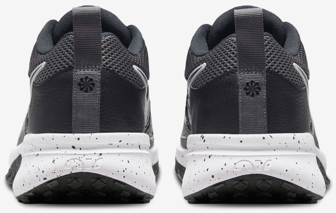 Nike Air Zoom Diamond Elite Turf Image 3 of 5. Tap to open photo gallery.