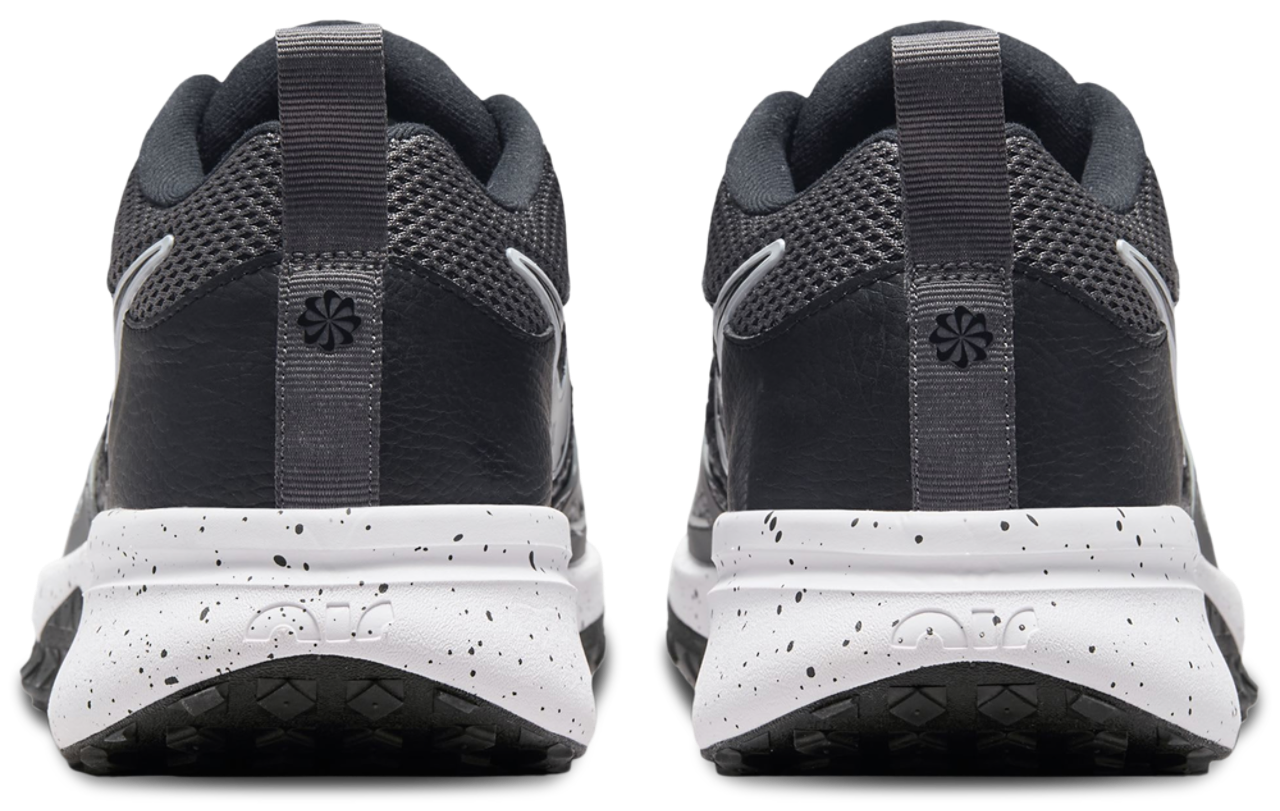 Nike Air Zoom Diamond Elite Turf Image 3 of 5. Tap to open photo gallery.
