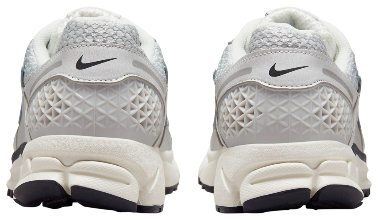 Nike Zoom Vomero 5 Image 4 of 6. Tap to open photo gallery.