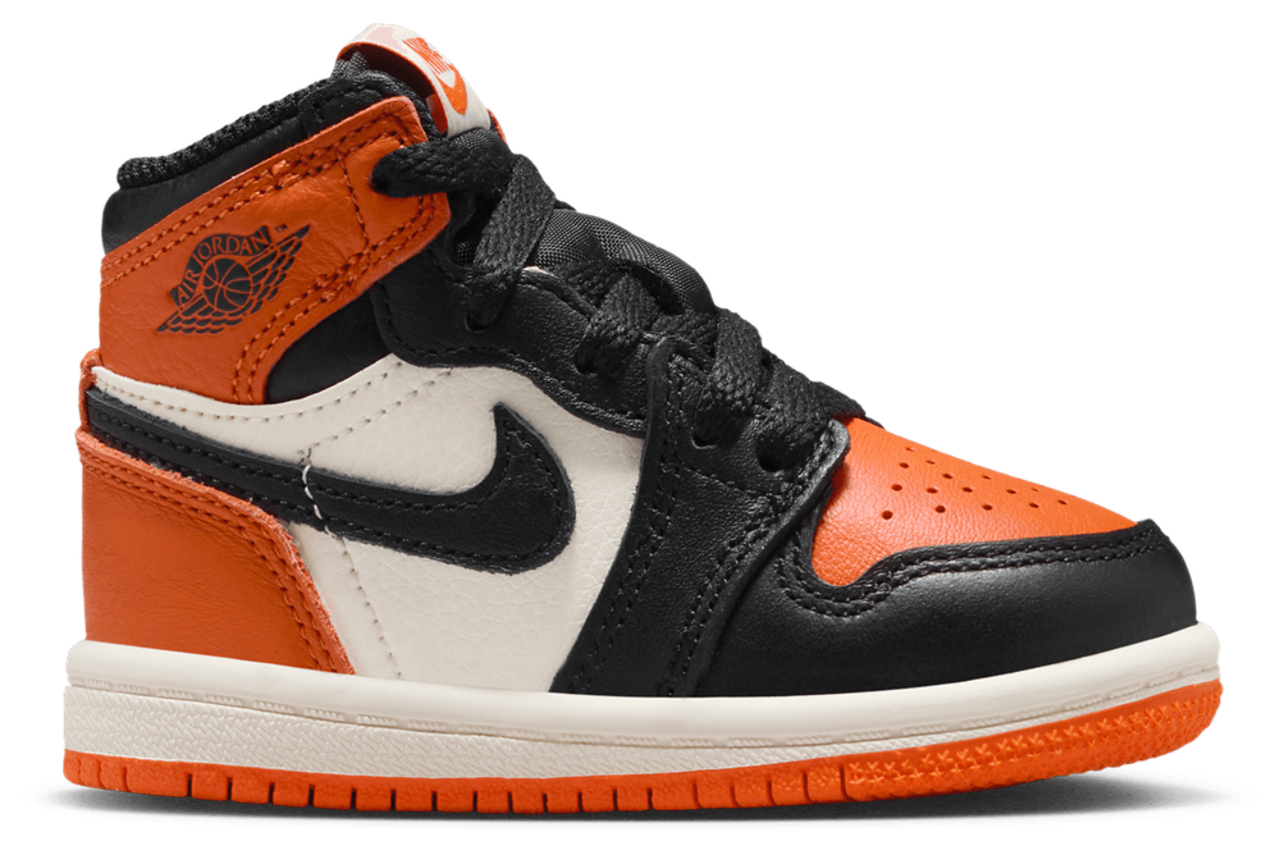 Jordan Retro 1 High OG Image 1 of 8. Tap to open photo gallery.