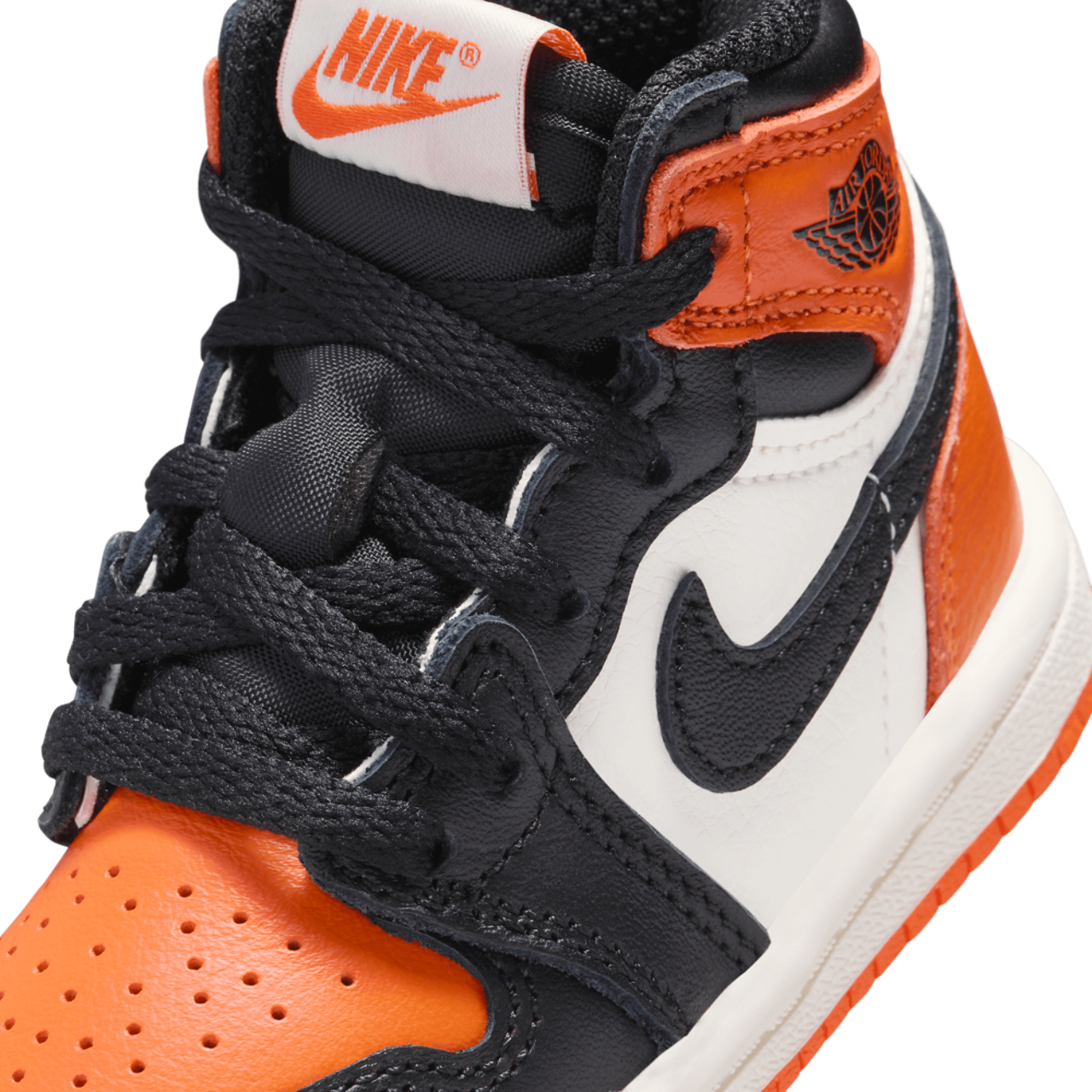 Jordan Retro 1 High OG Image 7 of 8. Tap to open photo gallery.