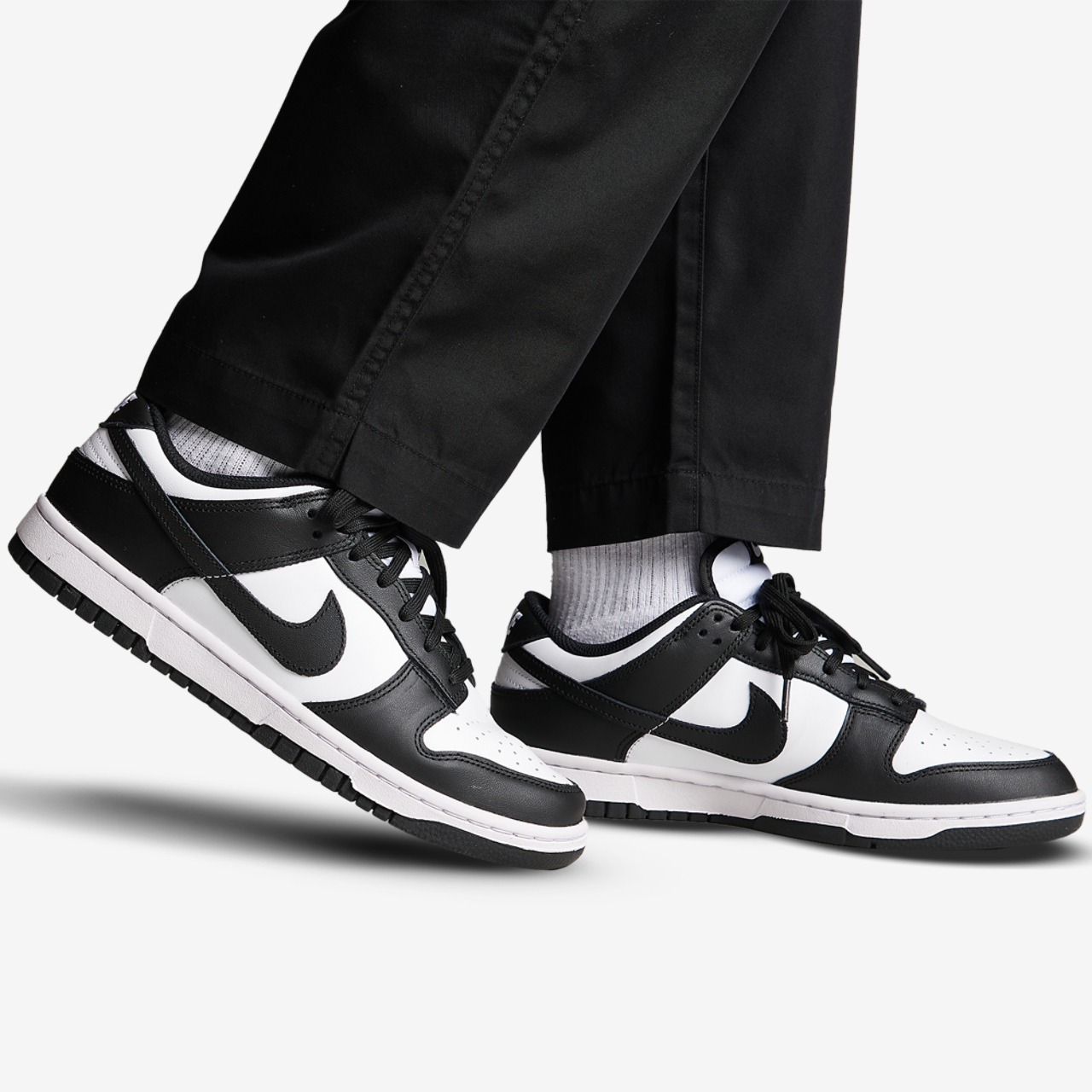 Nike Dunk Low Image 3 of 7. Tap to open photo gallery.