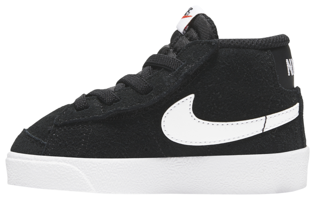 Nike Blazer Mid '77 Image 2 of 5. Tap to open photo gallery.