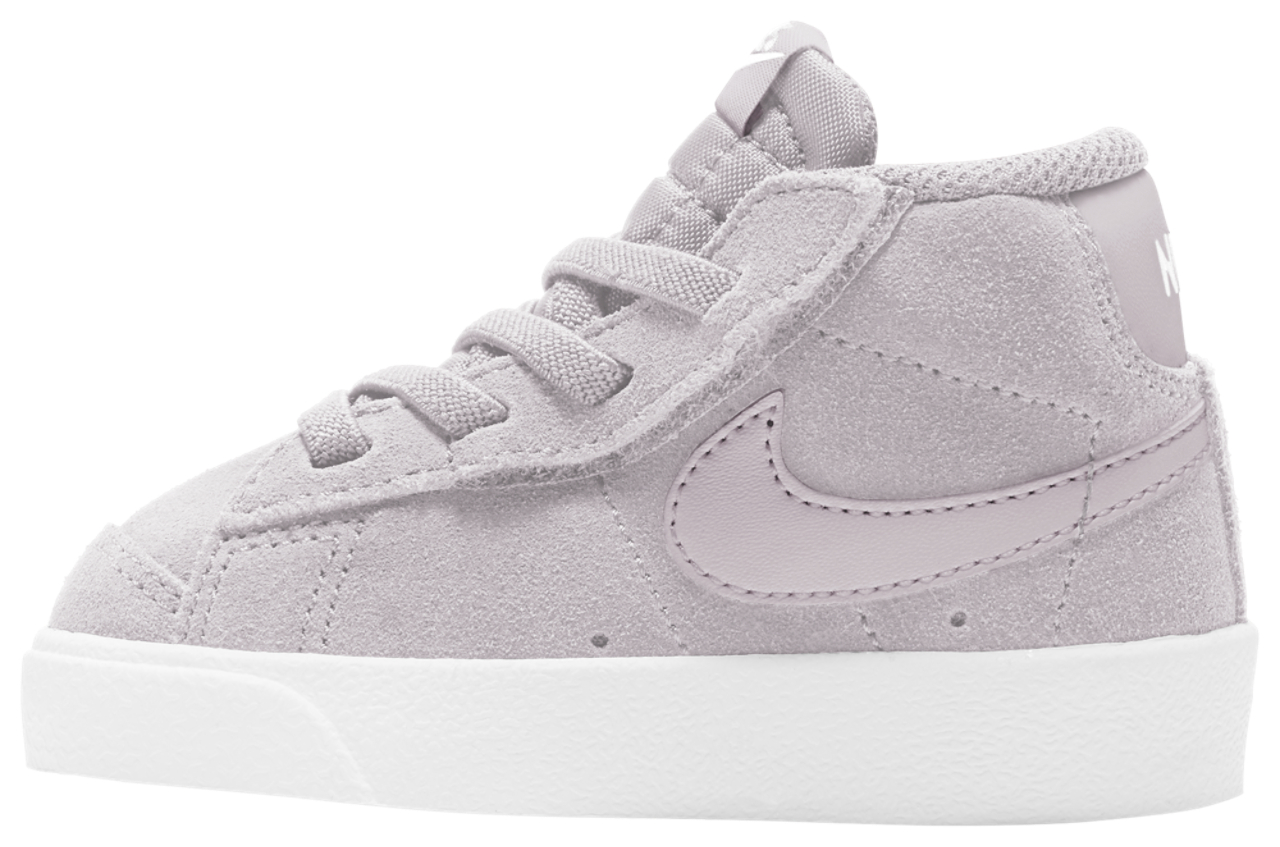 Nike Blazer Mid '77 Suede Image 2 of 3. Tap to open photo gallery.