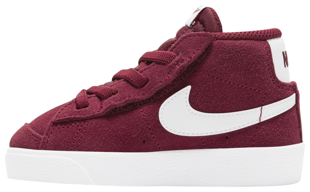 Nike Blazer Mid '77 Image 2 of 4. Tap to open photo gallery.