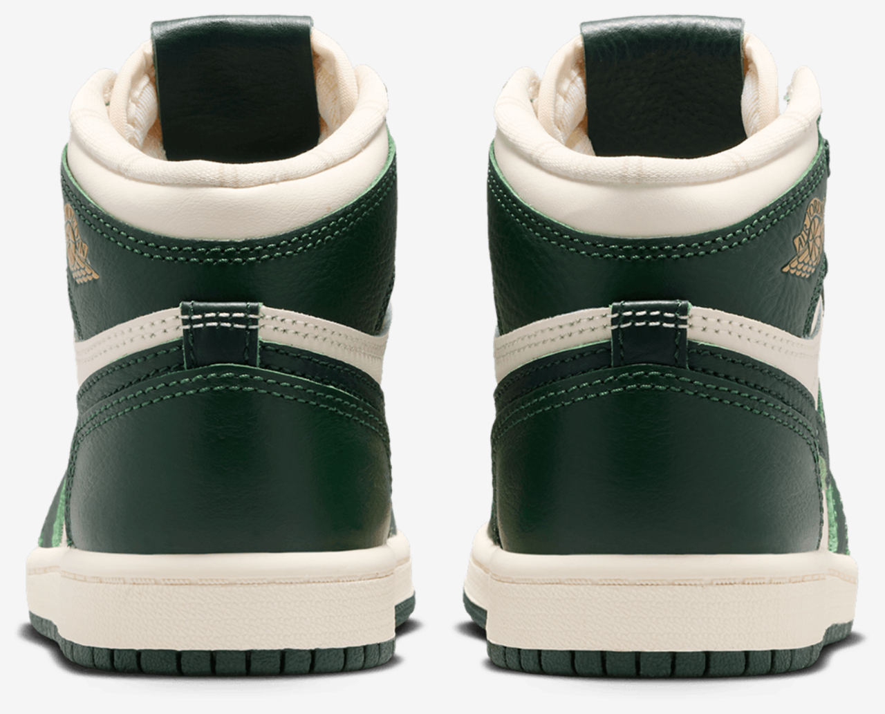 Jordan Retro 1 High OG Image 3 of 8. Tap to open photo gallery.