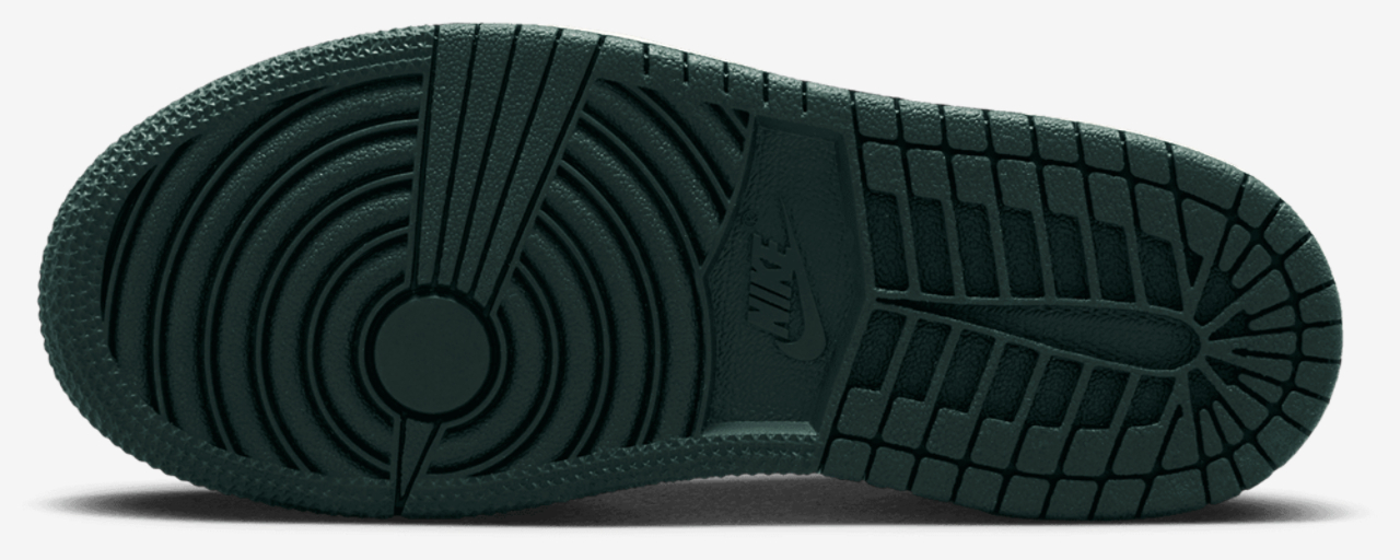 Jordan Retro 1 High OG Image 5 of 8. Tap to open photo gallery.