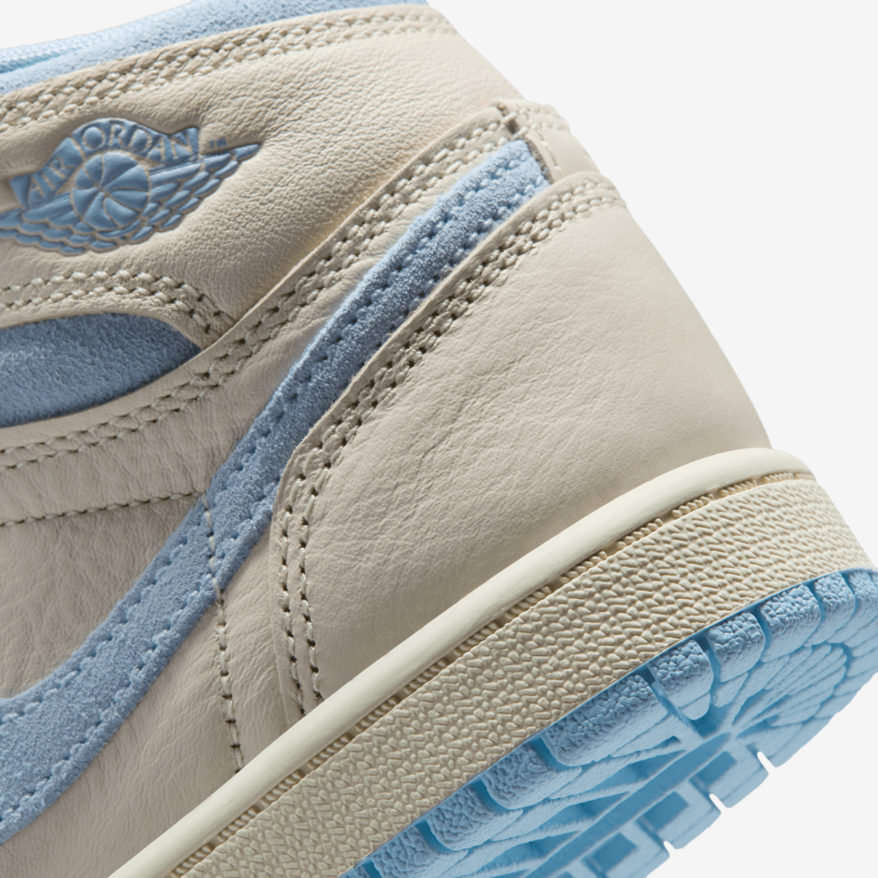 Jordan Retro 1 High OG Image 8 of 9. Tap to open photo gallery.