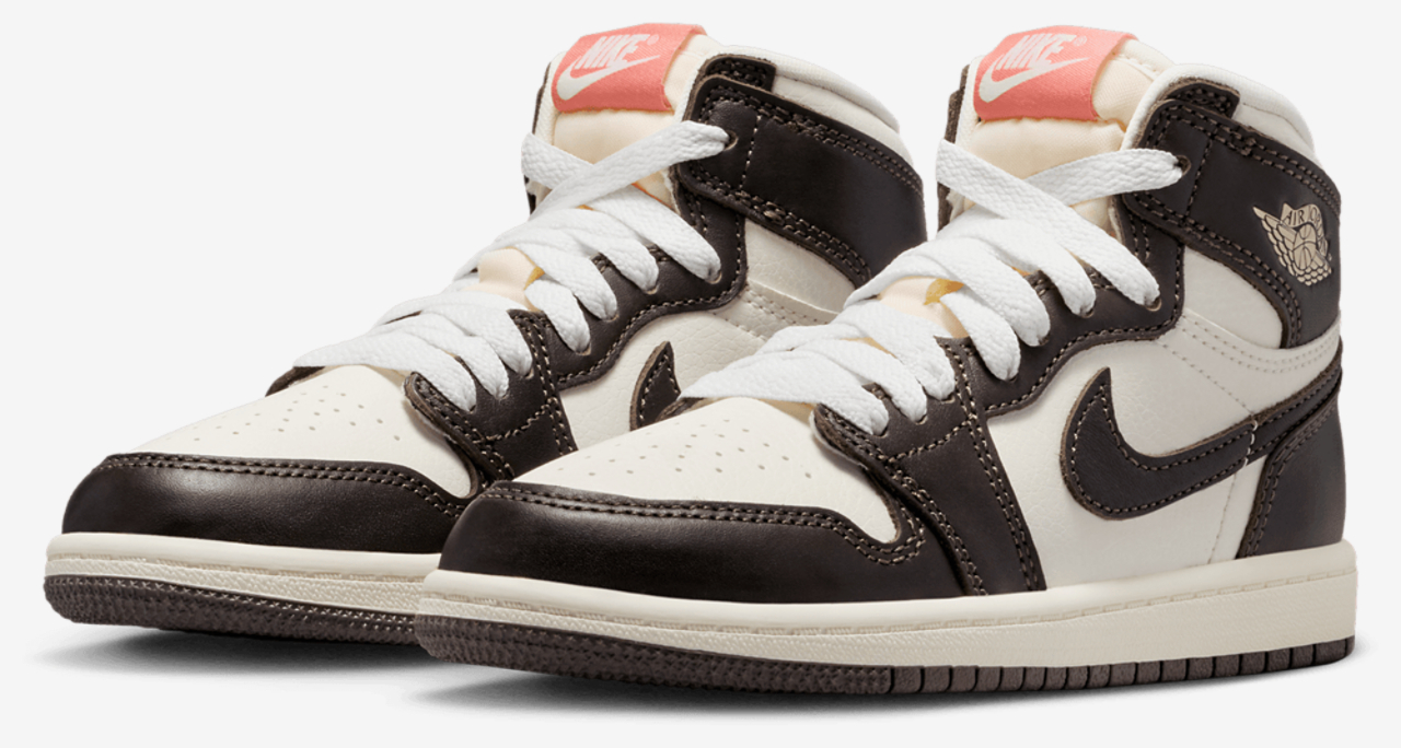 Jordan Retro 1 High OG Image 6 of 9. Tap to open photo gallery.