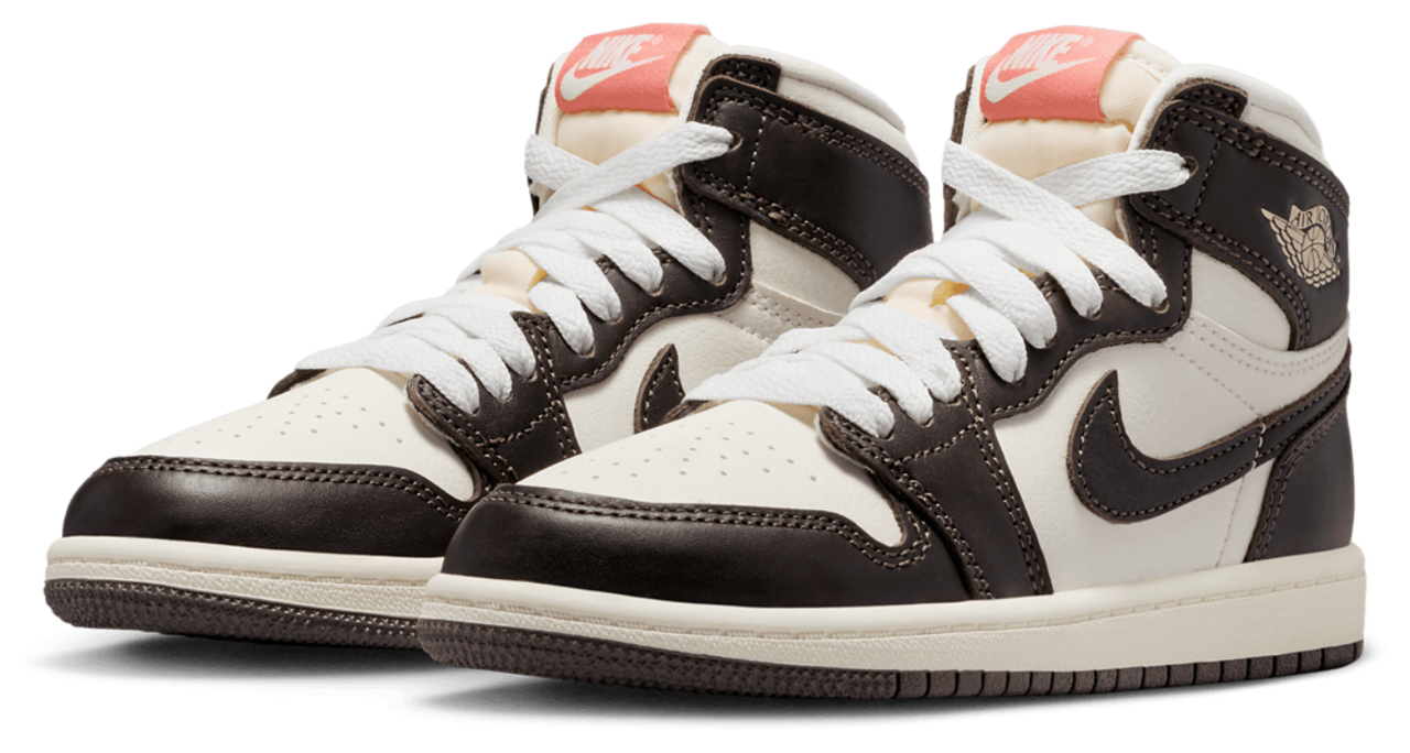 Jordan Retro 1 High OG Image 6 of 9. Tap to open photo gallery.