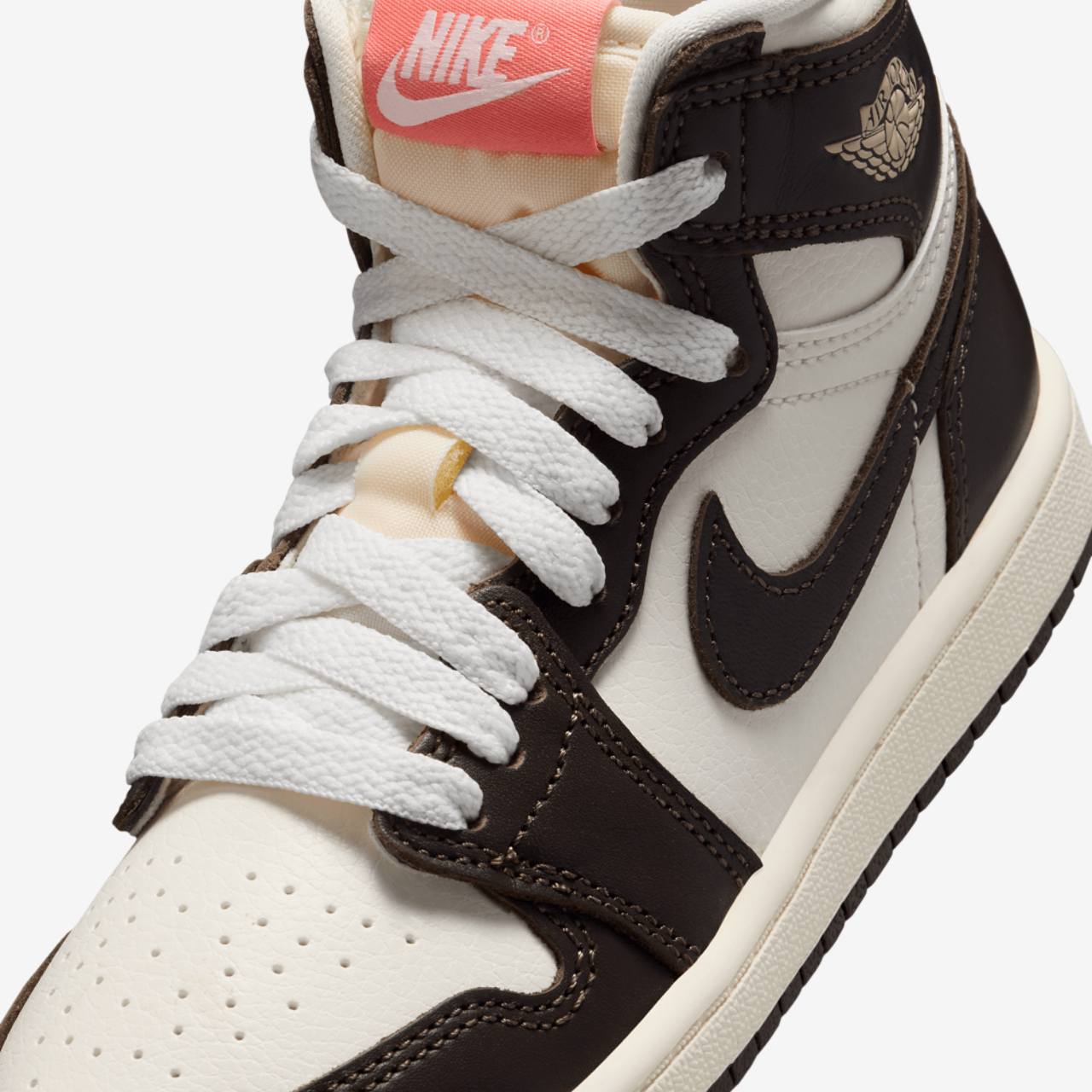 Jordan Retro 1 High OG Image 7 of 9. Tap to open photo gallery.