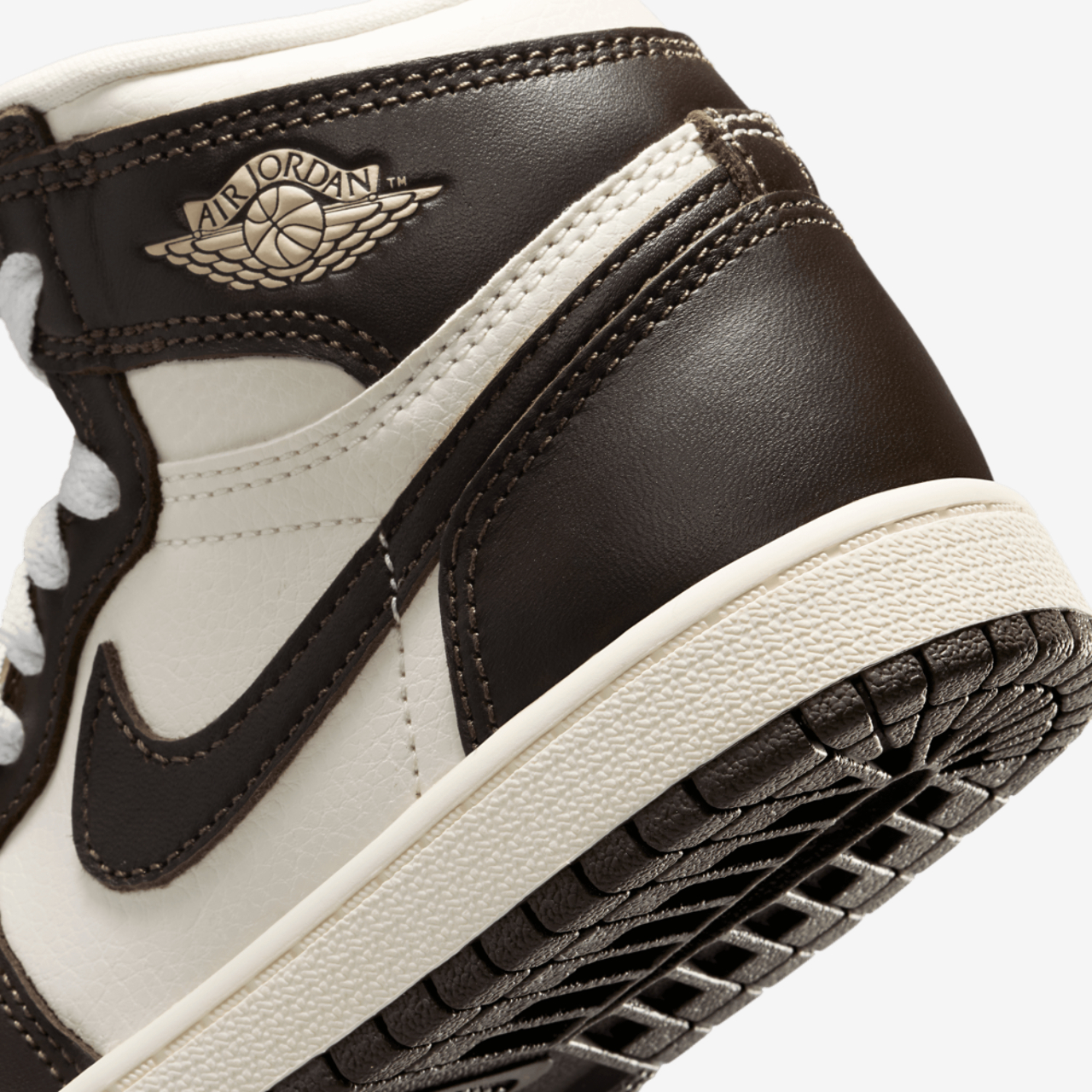 Jordan Retro 1 High OG Image 8 of 9. Tap to open photo gallery.