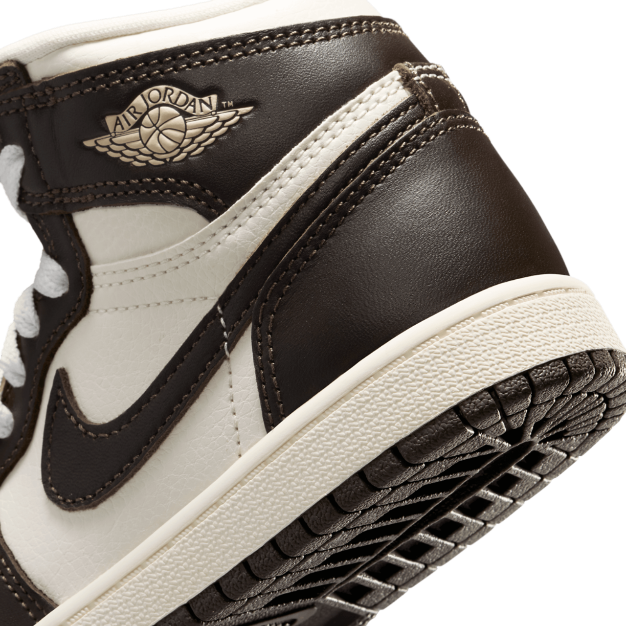 Jordan Retro 1 High OG Image 8 of 9. Tap to open photo gallery.