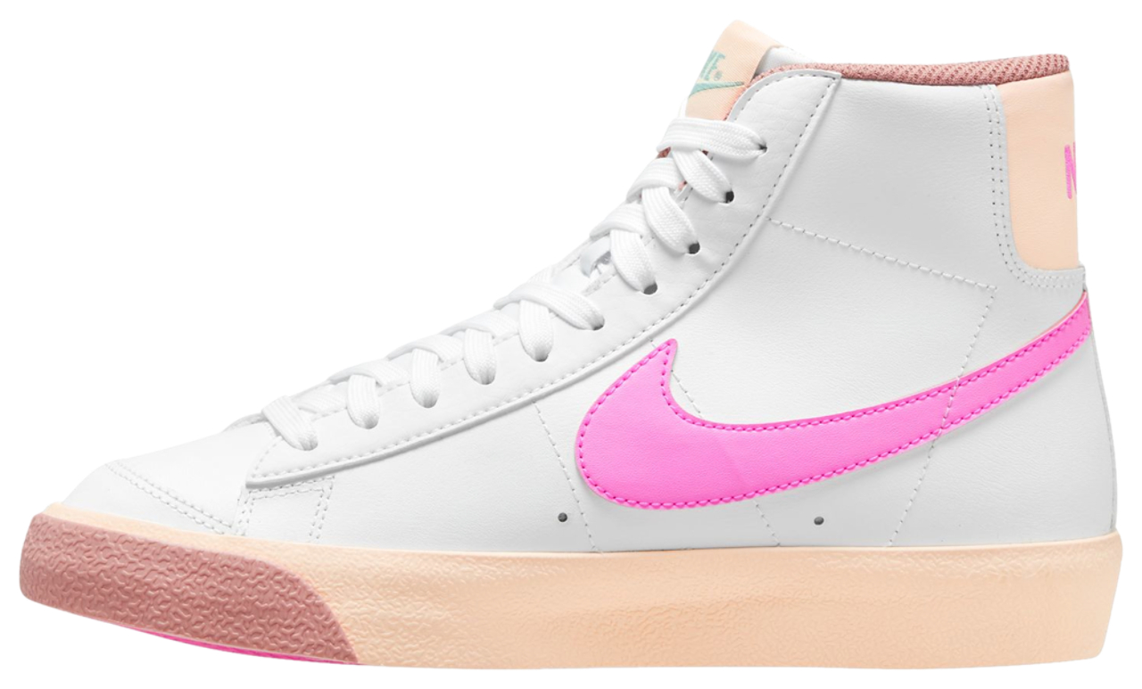 Nike Blazer Mid '77 Image 2 of 4. Tap to open photo gallery.